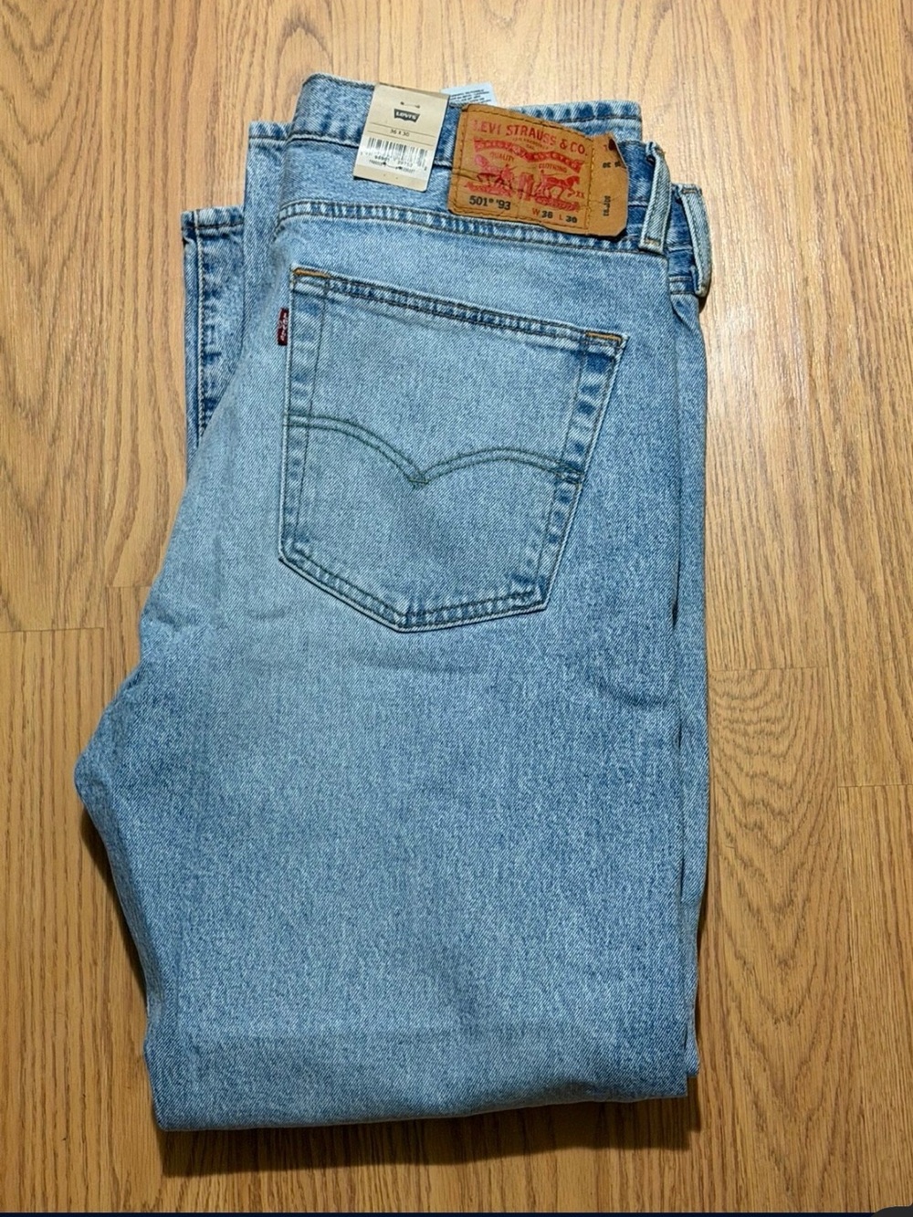 Levi's Men’s Jeans in Light Blue Denim Relaxed Fit